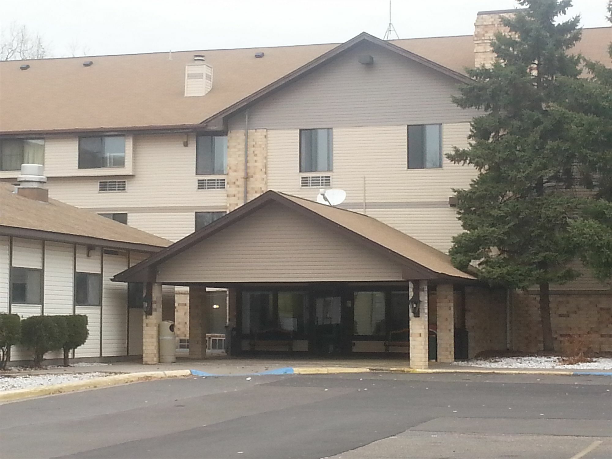Norwood Inn And Suites - Minneapolis-St Paul Roseville Exterior photo
