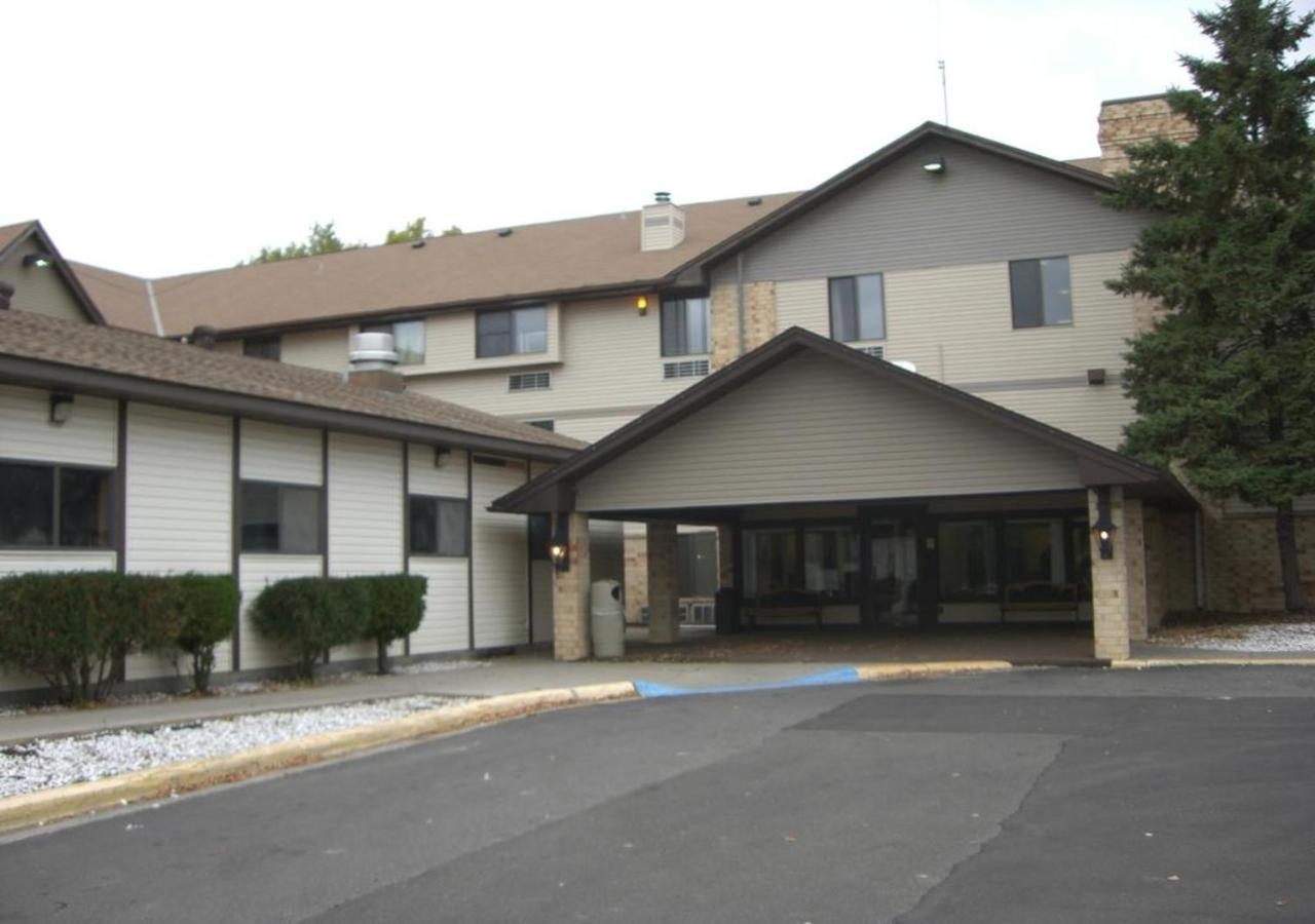 Norwood Inn And Suites - Minneapolis-St Paul Roseville Exterior photo